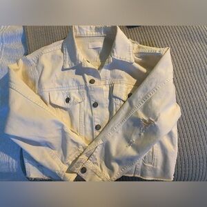 Boyish cropped white denim jacket